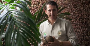 rodrigo-castro-e-o-lider-da-associacao-caatinga-organizacao-nao-governamental-que-propos-o-tatu-bola-como-mascote-da-copa-1402887700566_956x500